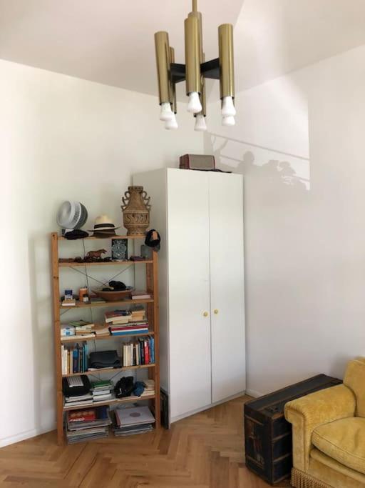 Berliner Altbaubauwohnung In Mitte Appartamento